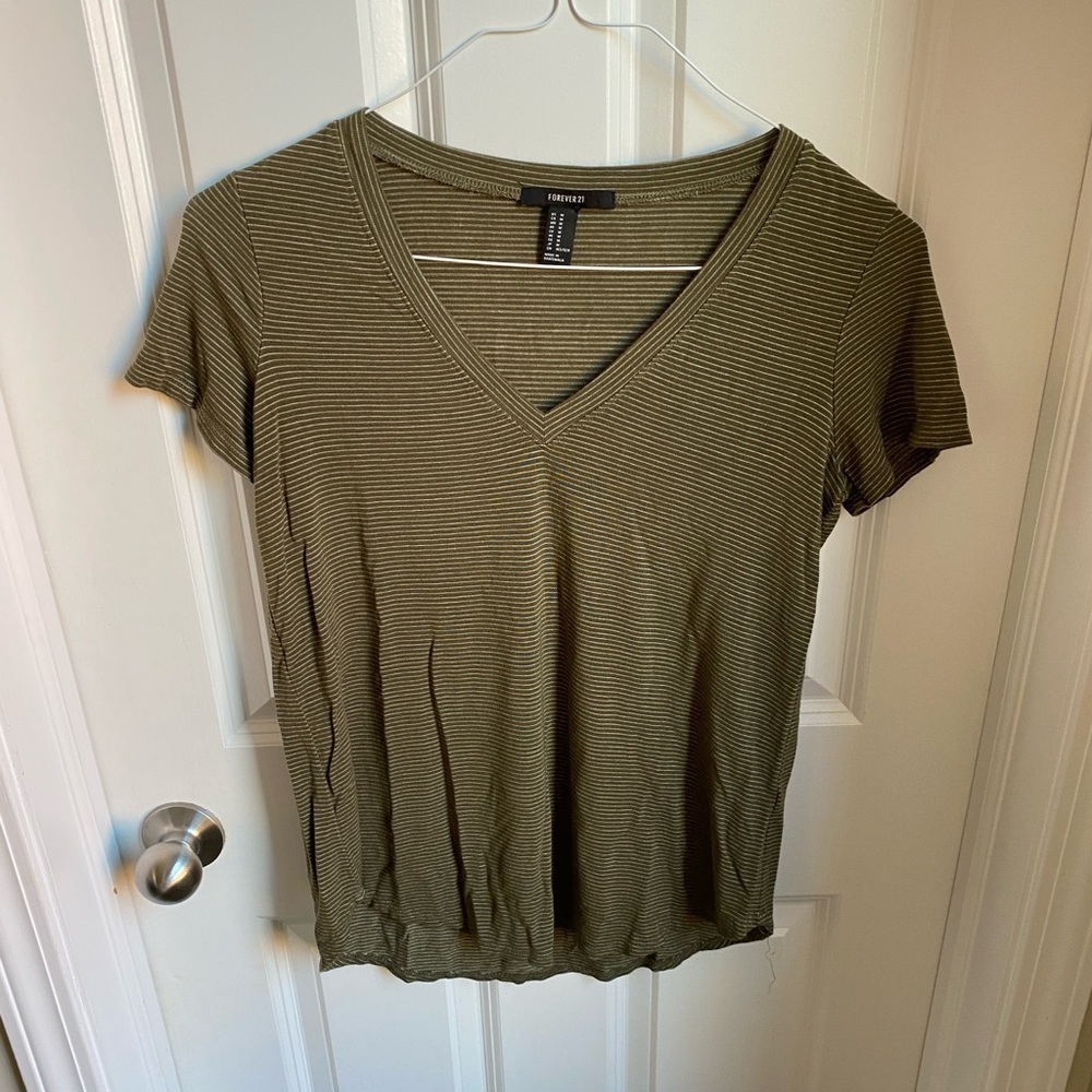 Forever 21 V-Neck Classic Striped Buttery Soft Tee Women’s Medium St. Patrick’s